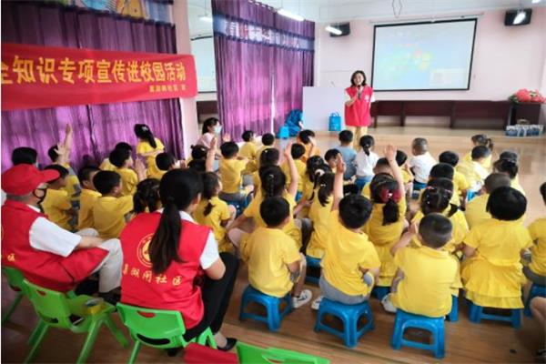 老師講解科普知識