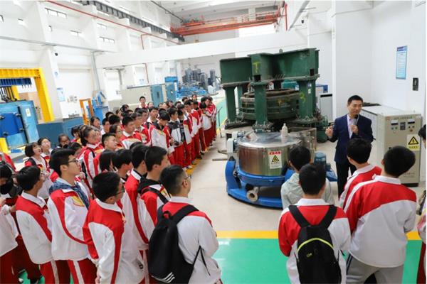 老師講述科普知識(shí)