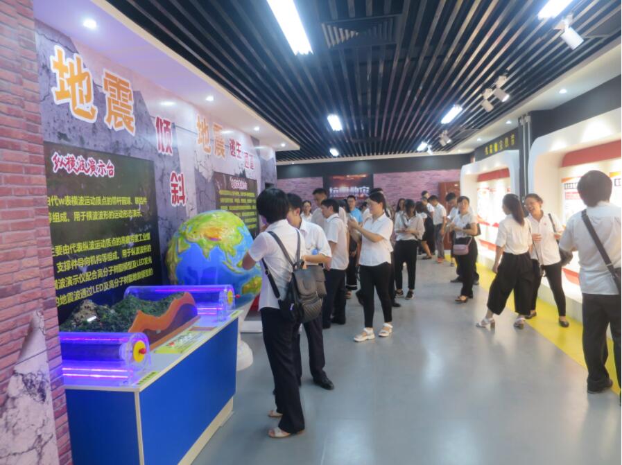 模擬地震逃生體驗館 模擬地震逃生體驗館