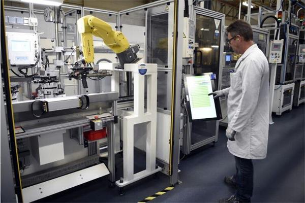 vr工程師正在調試機器 vr工程師正在調試機器